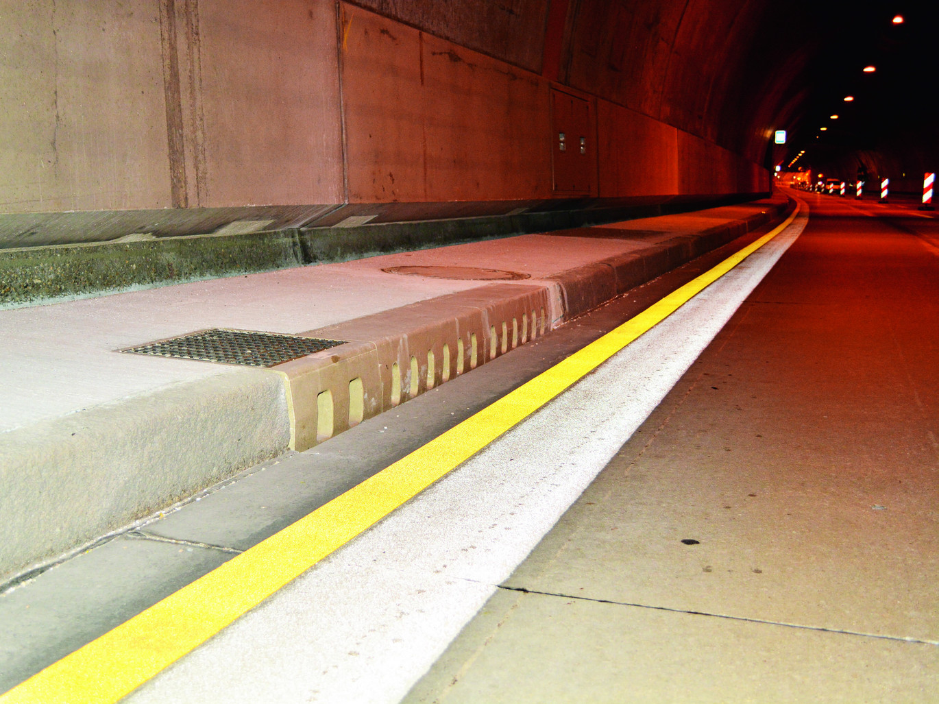 Gorsel-ACO-Urunler-ACO-KerbDrain-Tunnel-Box4