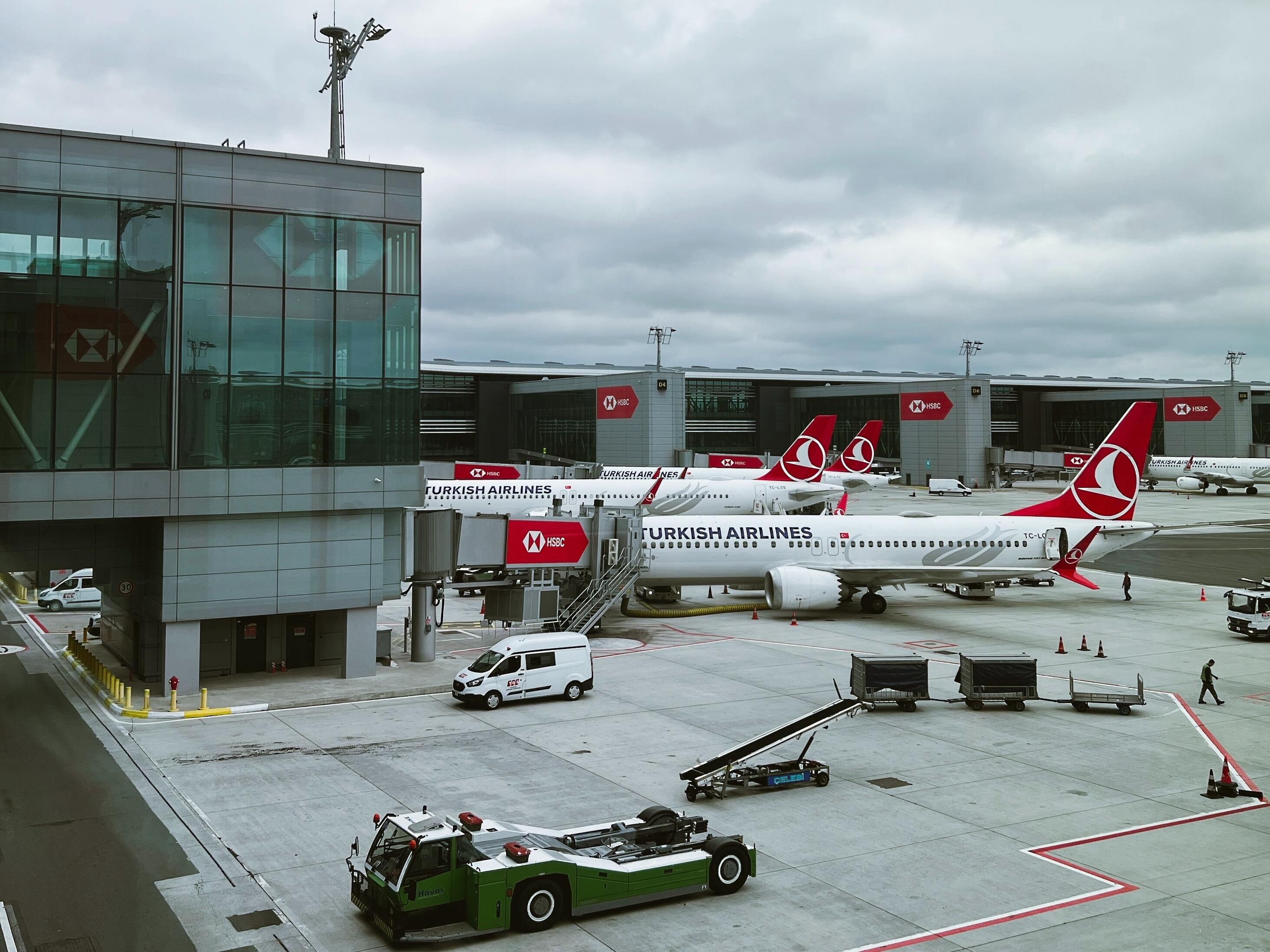 Pist, Apron ve Taksi Yolları